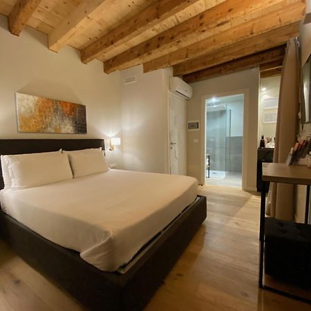 Malvezzi24 Boutique Rooms Дезенцано-дель-Гарда Экстерьер фото