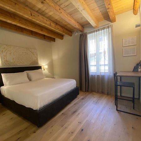 Malvezzi24 Boutique Rooms Дезенцано-дель-Гарда Экстерьер фото