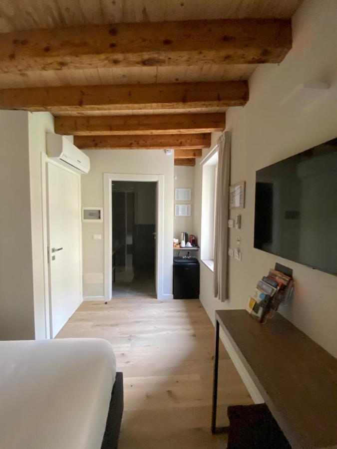 Malvezzi24 Boutique Rooms Дезенцано-дель-Гарда Экстерьер фото