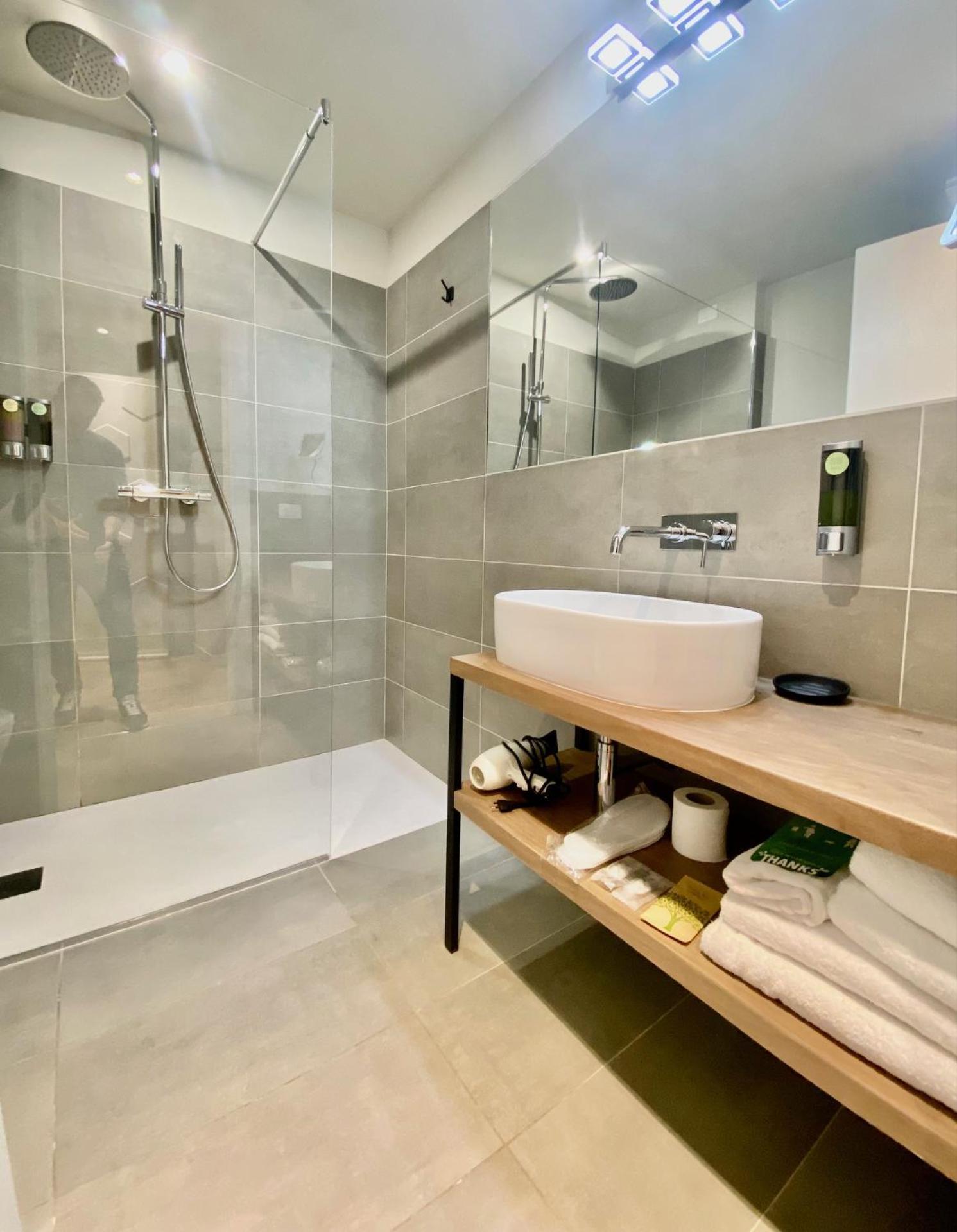Malvezzi24 Boutique Rooms Дезенцано-дель-Гарда Экстерьер фото