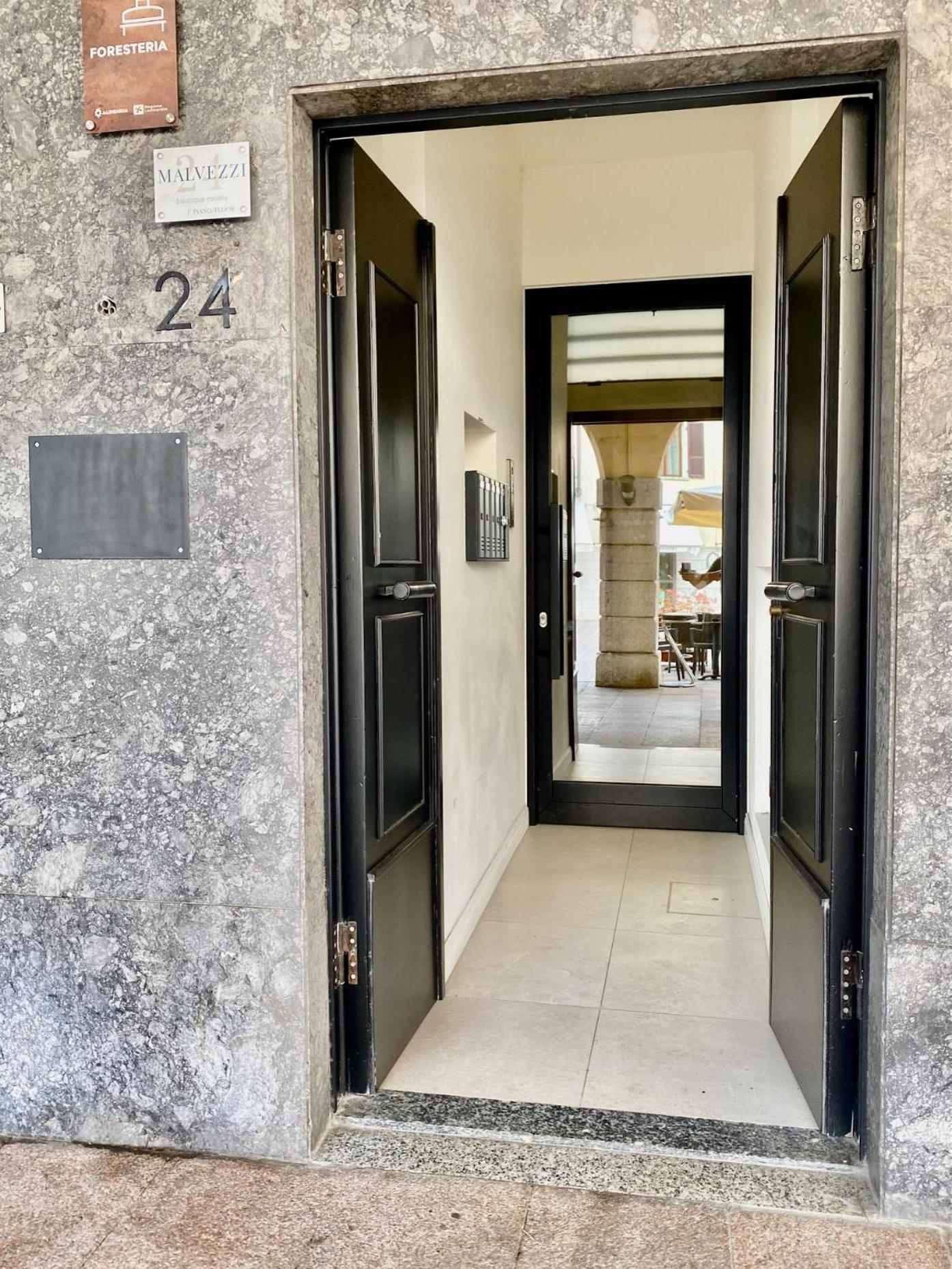 Malvezzi24 Boutique Rooms Дезенцано-дель-Гарда Экстерьер фото
