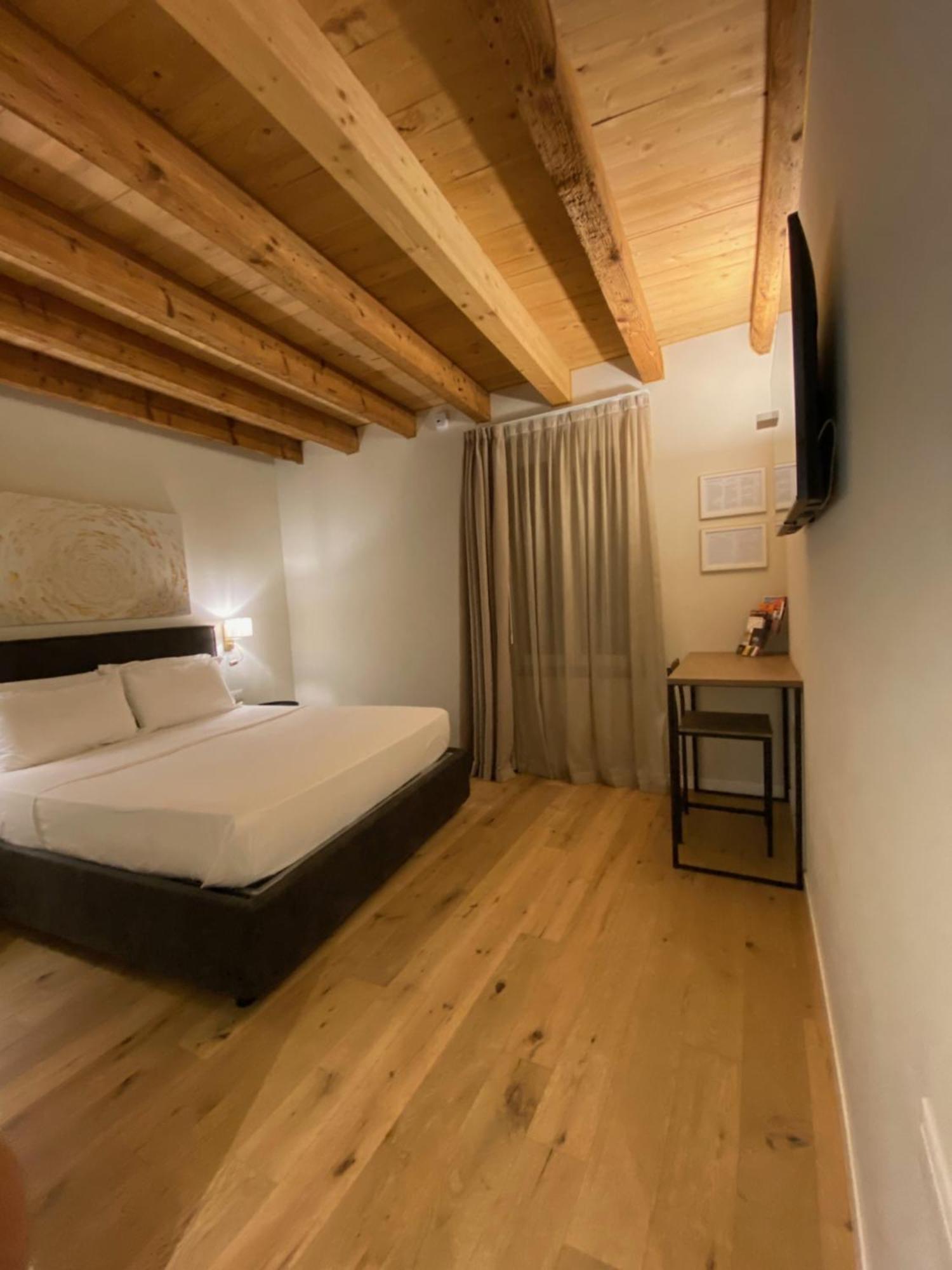 Malvezzi24 Boutique Rooms Дезенцано-дель-Гарда Экстерьер фото