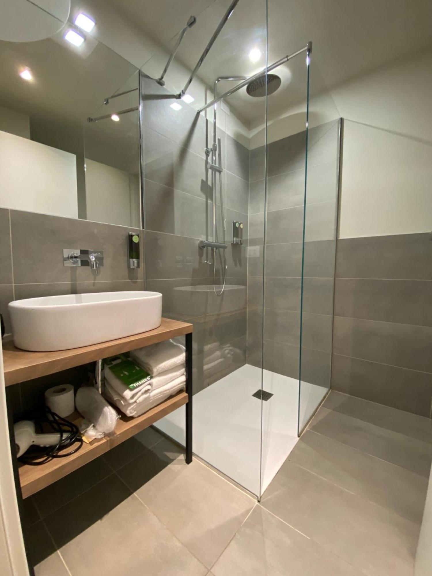 Malvezzi24 Boutique Rooms Дезенцано-дель-Гарда Экстерьер фото