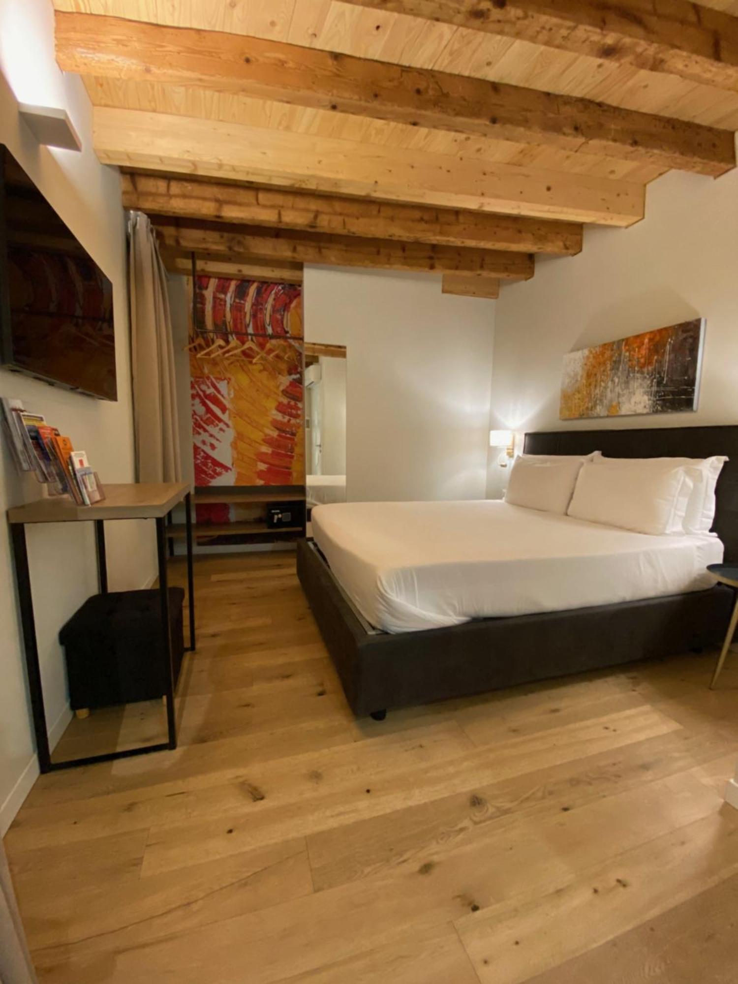 Malvezzi24 Boutique Rooms Дезенцано-дель-Гарда Экстерьер фото